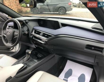 Белый Лексус UX, объемом двигателя 1.99 л и пробегом 79 тыс. км за 25500 $, фото 46 на Automoto.ua
