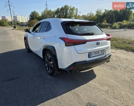 Белый Лексус UX, объемом двигателя 2 л и пробегом 72 тыс. км за 26000 $, фото 2 на Automoto.ua