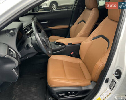 Белый Лексус UX, объемом двигателя 2 л и пробегом 70 тыс. км за 28700 $, фото 20 на Automoto.ua