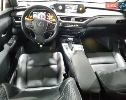 Білий Лексус UX, об'ємом двигуна 1.99 л та пробігом 90 тис. км за 8000 $, фото 7 на Automoto.ua