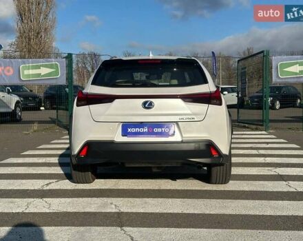 Белый Лексус UX, объемом двигателя 1.99 л и пробегом 14 тыс. км за 32000 $, фото 6 на Automoto.ua