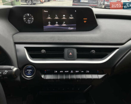 Белый Лексус UX, объемом двигателя 1.99 л и пробегом 70 тыс. км за 31000 $, фото 16 на Automoto.ua