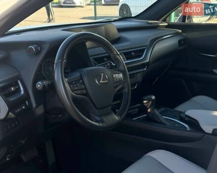 Белый Лексус UX, объемом двигателя 1.99 л и пробегом 14 тыс. км за 32000 $, фото 7 на Automoto.ua