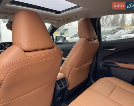 Белый Лексус UX, объемом двигателя 2 л и пробегом 70 тыс. км за 28700 $, фото 17 на Automoto.ua