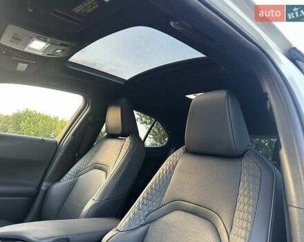 Белый Лексус UX, объемом двигателя 1.99 л и пробегом 60 тыс. км за 28400 $, фото 17 на Automoto.ua