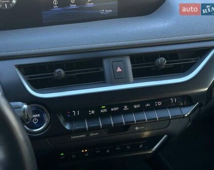 Белый Лексус UX, объемом двигателя 1.99 л и пробегом 14 тыс. км за 32000 $, фото 20 на Automoto.ua