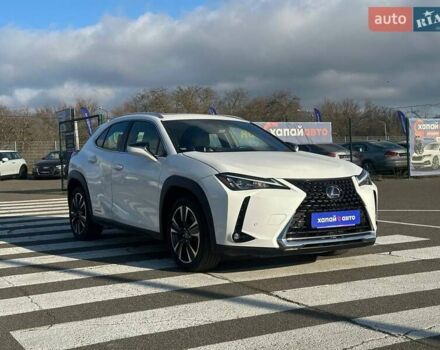 Белый Лексус UX, объемом двигателя 1.99 л и пробегом 14 тыс. км за 32000 $, фото 1 на Automoto.ua