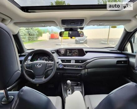 Білий Лексус UX, об'ємом двигуна 0 л та пробігом 63 тис. км за 27000 $, фото 25 на Automoto.ua