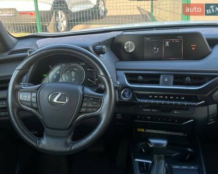 Белый Лексус UX, объемом двигателя 1.99 л и пробегом 14 тыс. км за 32000 $, фото 11 на Automoto.ua