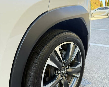 Білий Лексус UX, об'ємом двигуна 1.99 л та пробігом 86 тис. км за 23400 $, фото 22 на Automoto.ua