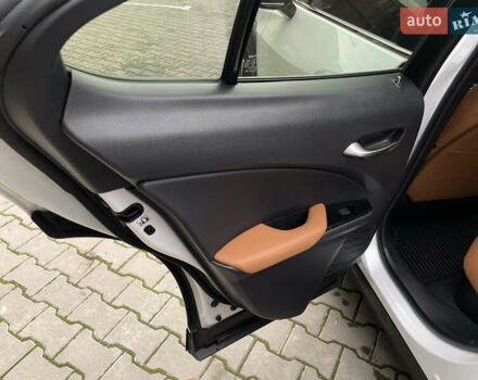 Белый Лексус UX, объемом двигателя 1.99 л и пробегом 70 тыс. км за 31000 $, фото 20 на Automoto.ua