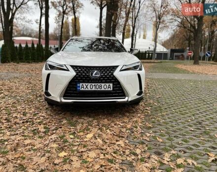 Белый Лексус UX, объемом двигателя 1.97 л и пробегом 87 тыс. км за 26000 $, фото 2 на Automoto.ua