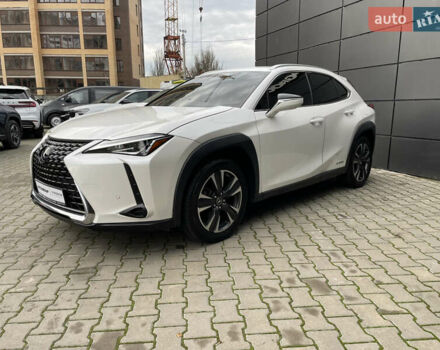 Белый Лексус UX, объемом двигателя 1.99 л и пробегом 70 тыс. км за 31000 $, фото 5 на Automoto.ua
