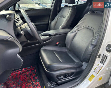 Білий Лексус UX, об'ємом двигуна 2 л та пробігом 70 тис. км за 25940 $, фото 19 на Automoto.ua