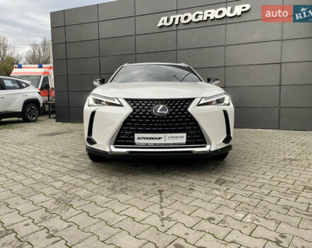 Білий Лексус UX, об'ємом двигуна 1.99 л та пробігом 70 тис. км за 31000 $, фото 3 на Automoto.ua