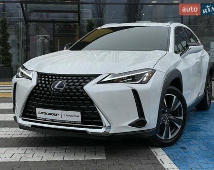 Белый Лексус UX, объемом двигателя 2 л и пробегом 70 тыс. км за 28700 $, фото 1 на Automoto.ua