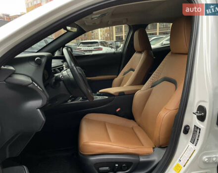 Белый Лексус UX, объемом двигателя 1.99 л и пробегом 70 тыс. км за 31000 $, фото 10 на Automoto.ua
