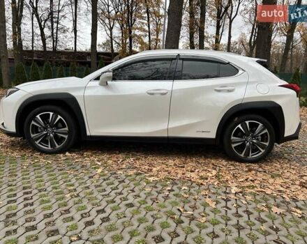 Белый Лексус UX, объемом двигателя 1.97 л и пробегом 87 тыс. км за 26000 $, фото 4 на Automoto.ua