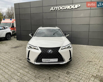 Белый Лексус UX, объемом двигателя 1.99 л и пробегом 70 тыс. км за 31000 $, фото 2 на Automoto.ua