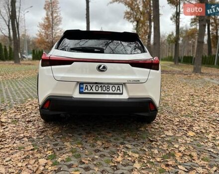 Белый Лексус UX, объемом двигателя 1.97 л и пробегом 87 тыс. км за 26000 $, фото 5 на Automoto.ua