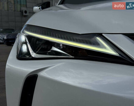 Білий Лексус UX, об'ємом двигуна 2 л та пробігом 70 тис. км за 25940 $, фото 10 на Automoto.ua