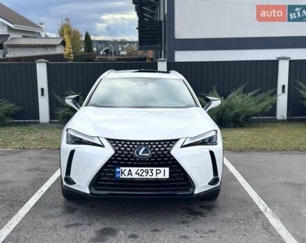 Лексус UX 2020 в Киеве на Automoto.ua Белый Лексус UX, объемом двигателя 1.99 л и пробегом 61 тыс. км за 27400 $, фото 2 на Automoto.ua