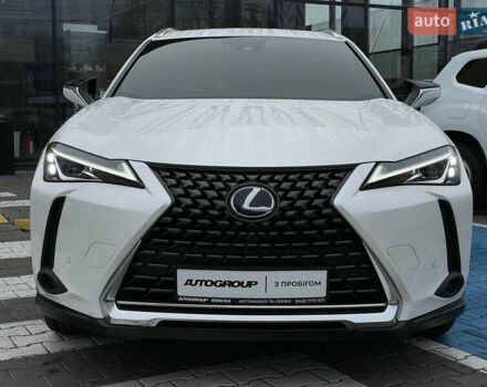 Белый Лексус UX, объемом двигателя 2 л и пробегом 70 тыс. км за 28700 $, фото 2 на Automoto.ua