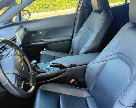 Білий Лексус UX, об'ємом двигуна 1.99 л та пробігом 86 тис. км за 23400 $, фото 16 на Automoto.ua