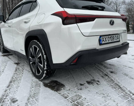 Білий Лексус UX, об'ємом двигуна 1.99 л та пробігом 86 тис. км за 23400 $, фото 6 на Automoto.ua
