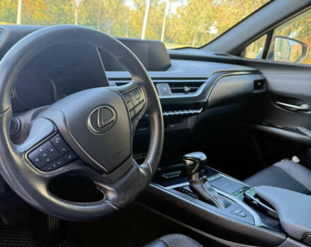 Білий Лексус UX, об'ємом двигуна 1.99 л та пробігом 86 тис. км за 23400 $, фото 17 на Automoto.ua