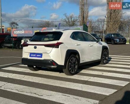 Белый Лексус UX, объемом двигателя 1.99 л и пробегом 14 тыс. км за 32000 $, фото 3 на Automoto.ua