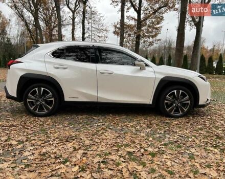 Белый Лексус UX, объемом двигателя 1.97 л и пробегом 87 тыс. км за 26000 $, фото 11 на Automoto.ua