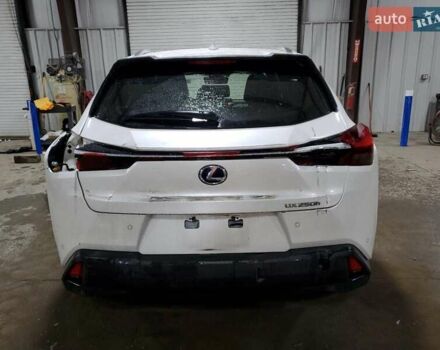 Білий Лексус UX, об'ємом двигуна 1.99 л та пробігом 90 тис. км за 8000 $, фото 2 на Automoto.ua