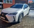 Білий Лексус UX, об'ємом двигуна 1.99 л та пробігом 29 тис. км за 34200 $, фото 2 на Automoto.ua