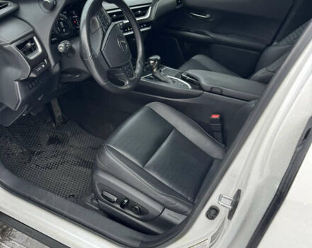 Білий Лексус UX, об'ємом двигуна 1.99 л та пробігом 86 тис. км за 23400 $, фото 3 на Automoto.ua