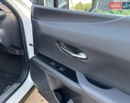 Лексус UX 2020 в Киеве на Automoto.ua Белый Лексус UX, объемом двигателя 1.99 л и пробегом 61 тыс. км за 27400 $, фото 15 на Automoto.ua