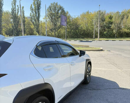 Білий Лексус UX, об'ємом двигуна 1.99 л та пробігом 86 тис. км за 23400 $, фото 10 на Automoto.ua