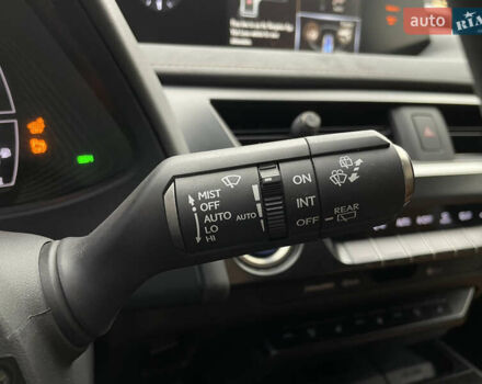 Белый Лексус UX, объемом двигателя 1.99 л и пробегом 70 тыс. км за 31000 $, фото 15 на Automoto.ua