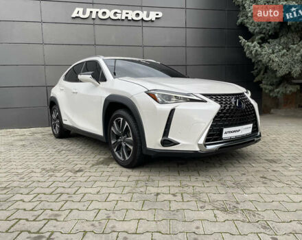 Белый Лексус UX, объемом двигателя 1.99 л и пробегом 70 тыс. км за 31000 $, фото 1 на Automoto.ua