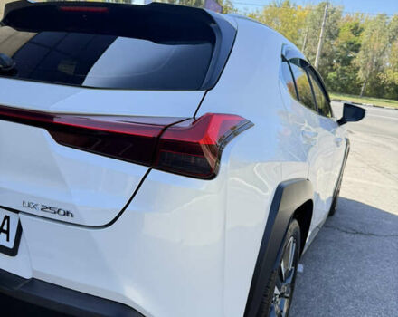 Білий Лексус UX, об'ємом двигуна 1.99 л та пробігом 86 тис. км за 23400 $, фото 11 на Automoto.ua