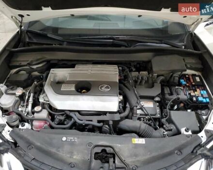 Білий Лексус UX, об'ємом двигуна 1.99 л та пробігом 90 тис. км за 8000 $, фото 10 на Automoto.ua