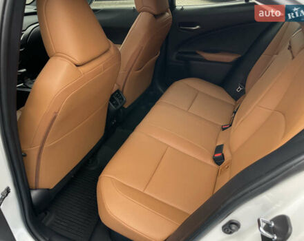 Белый Лексус UX, объемом двигателя 2 л и пробегом 70 тыс. км за 28700 $, фото 8 на Automoto.ua