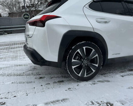 Білий Лексус UX, об'ємом двигуна 1.99 л та пробігом 86 тис. км за 23400 $, фото 2 на Automoto.ua