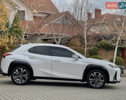 Белый Лексус UX, объемом двигателя 2 л и пробегом 72 тыс. км за 27900 $, фото 12 на Automoto.ua