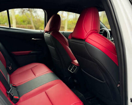 Белый Лексус UX, объемом двигателя 2 л и пробегом 56 тыс. км за 32000 $, фото 14 на Automoto.ua