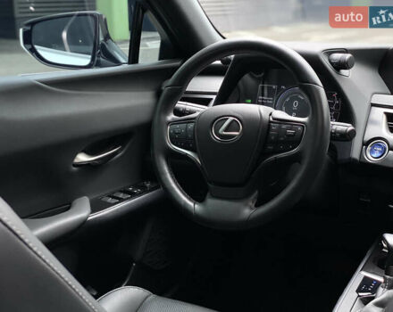 Білий Лексус UX, об'ємом двигуна 2 л та пробігом 22 тис. км за 30200 $, фото 54 на Automoto.ua