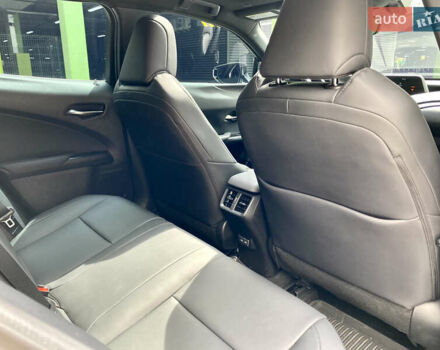 Білий Лексус UX, об'ємом двигуна 2 л та пробігом 22 тис. км за 30200 $, фото 55 на Automoto.ua
