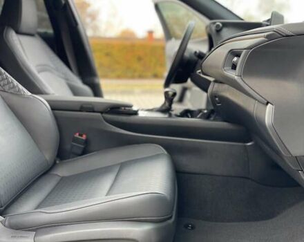 Белый Лексус UX, объемом двигателя 2 л и пробегом 72 тыс. км за 27900 $, фото 21 на Automoto.ua