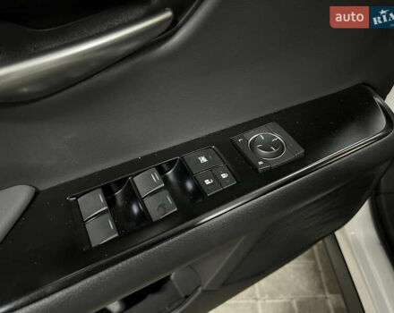 Білий Лексус UX, об'ємом двигуна 1.99 л та пробігом 22 тис. км за 29400 $, фото 23 на Automoto.ua