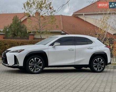 Белый Лексус UX, объемом двигателя 2 л и пробегом 72 тыс. км за 27900 $, фото 8 на Automoto.ua